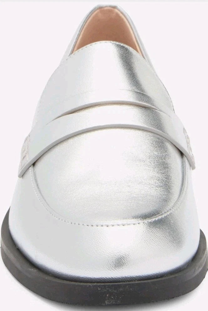 Stuart Weitzman – Women's Emi Penny Loafer (Metallic Silver)
